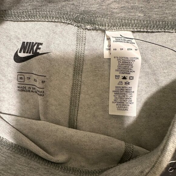 Nike Women Size XS Essential Sportswear Grey Biker Shorts Mid-Rise Tight Fit NWT - Picture 8 of 8